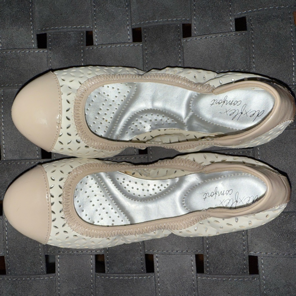 Dexflex comfort flats, size 7, Cream and White